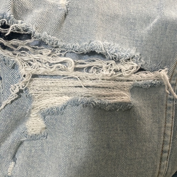 Abercrombie & Fitch High Rise Skinny Jean - Picture 3 of 6